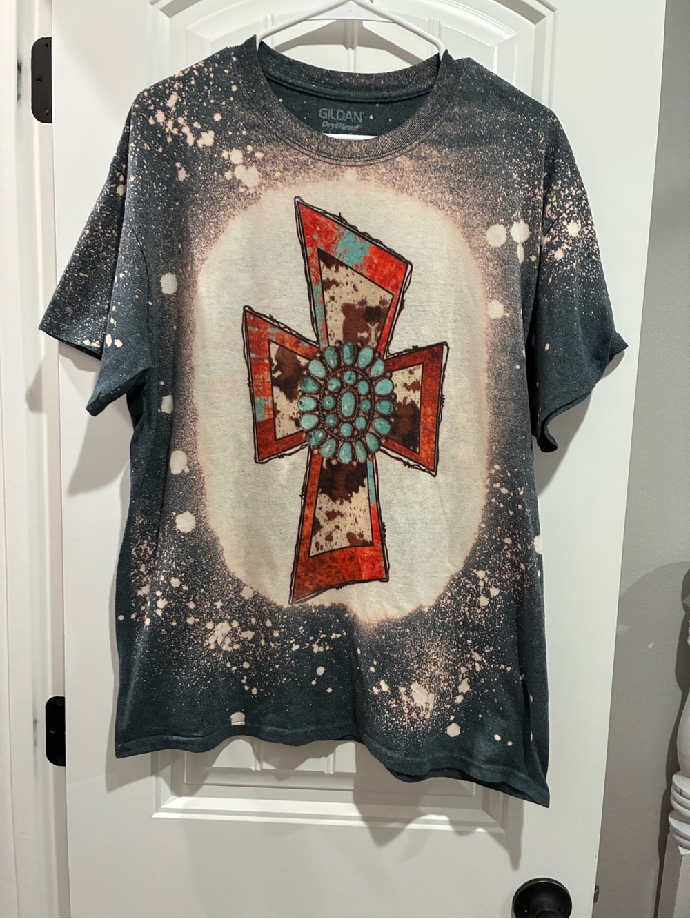 Gildan Womens Short Sleeve Tee in Black with Red and Turquoise Cross Sz Large